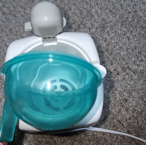 The First Years bottle warmer & sanitizer - Picture 9 of 9